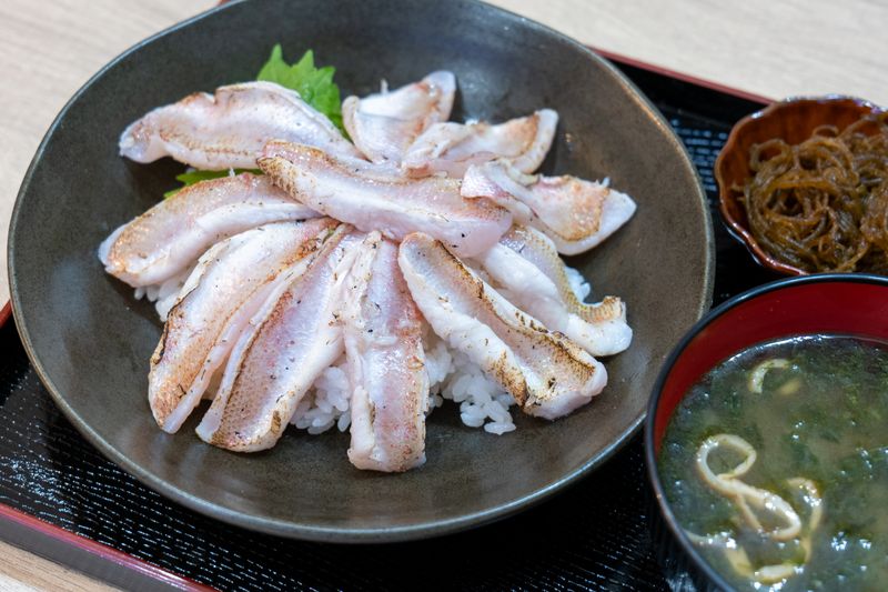 炙りのどぐろ丼のアップ