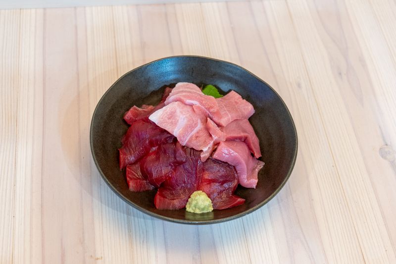生本まぐろ三種盛り丼
